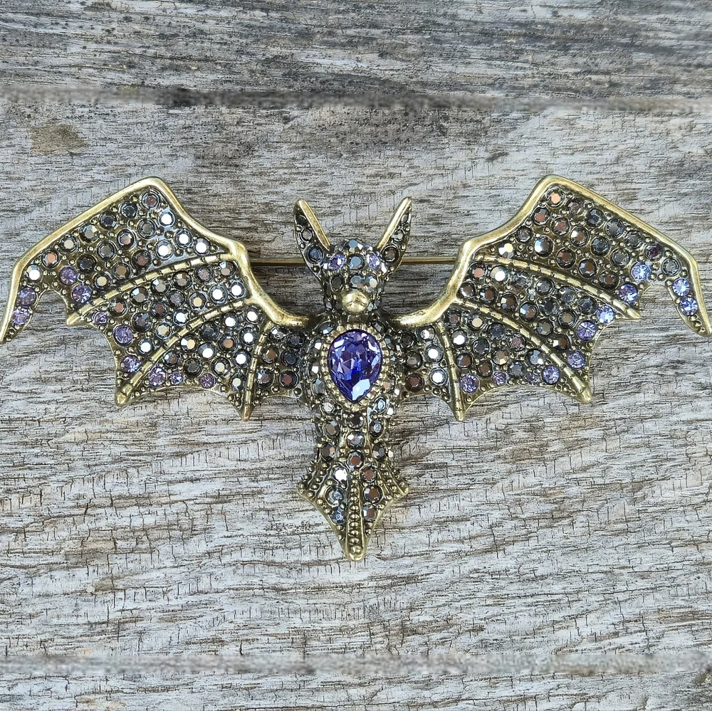 HEIDI DAUS Swarovski Crystal BAT Brooch Pin Mint Original Box Halloween Designer - Picture 15 of 16